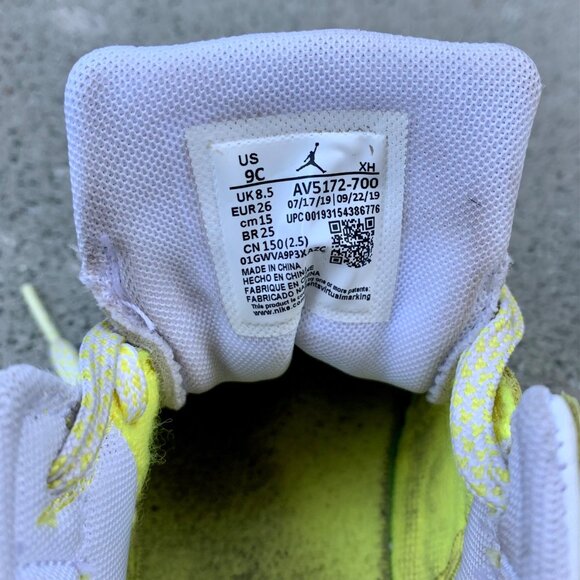 NIKE Air Jordan 1 Mid SE Girls 9C Yellow Floral Sneakers Toddler Rose Patch - Picture 10 of 12